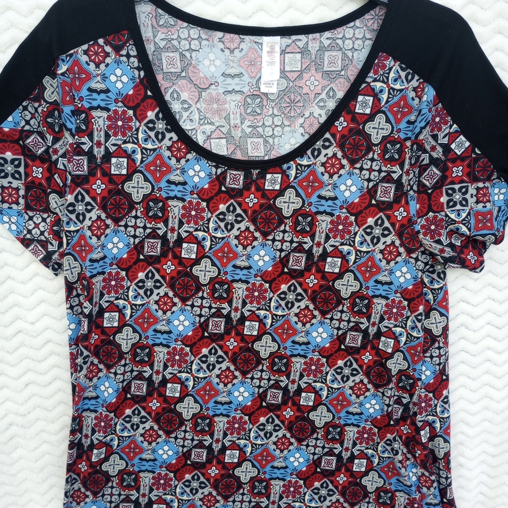 LulaRoe women's shirt top large red blue black